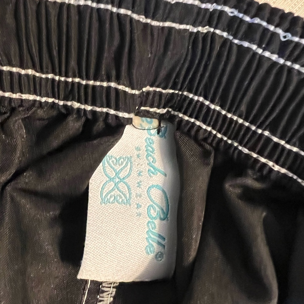 Swim shorts and top. - Picture 3 of 6